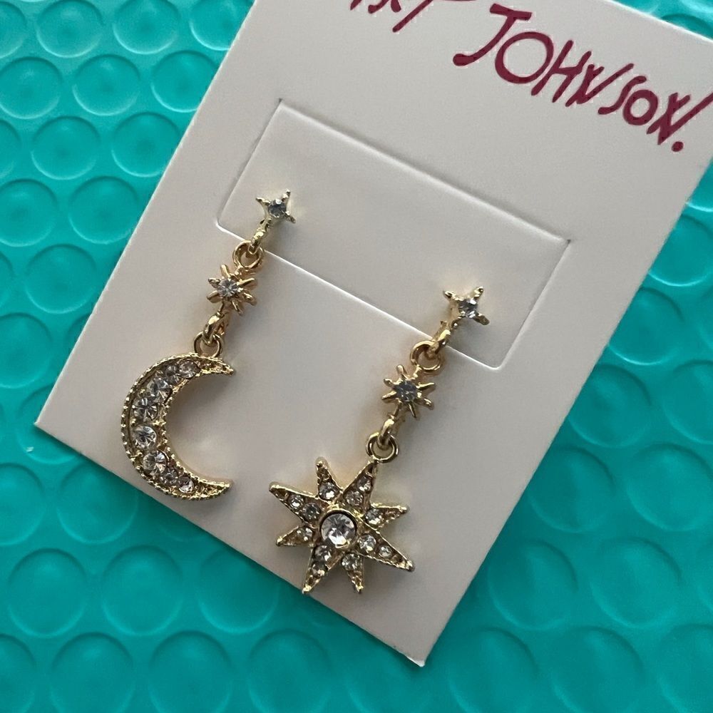 ⭐️ Betsey Johnson celestial moon & star crystal dangle earrings ⭐️